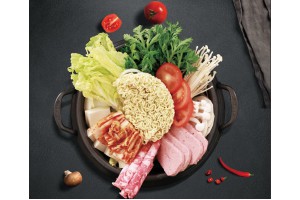 Sukiyaki Kimichi Gemüse Topf (Feuertopf Angebote werden roh geliefert und müssen zuhause zubereitet werden.)
