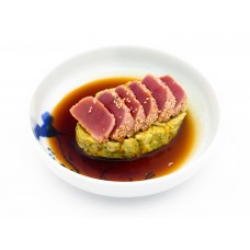 Frischer Thunfisch mit Avocado in Teriyaki Soße. (Lief.)